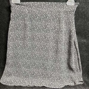 Womens Black‎ and White Mini Skirt, Above Knee Length, Casual, Lightweight